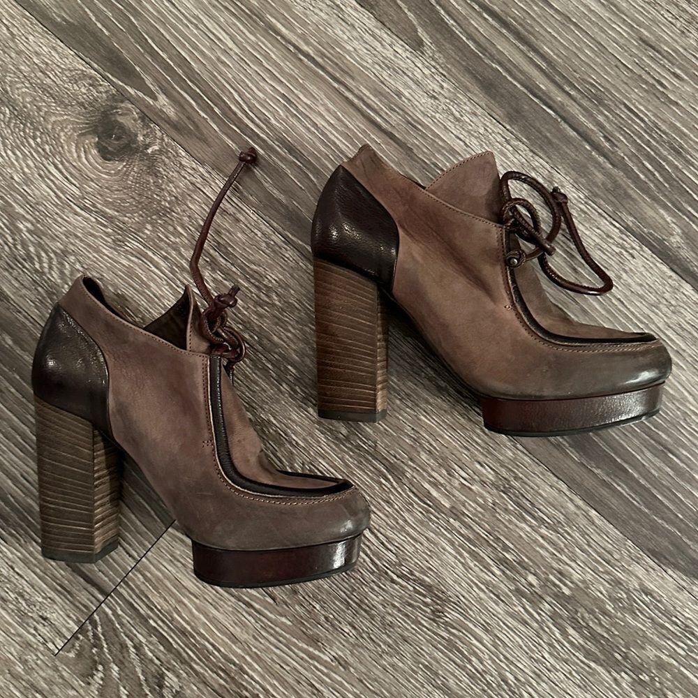 Vic Matie Brown Leather Lace Up heels